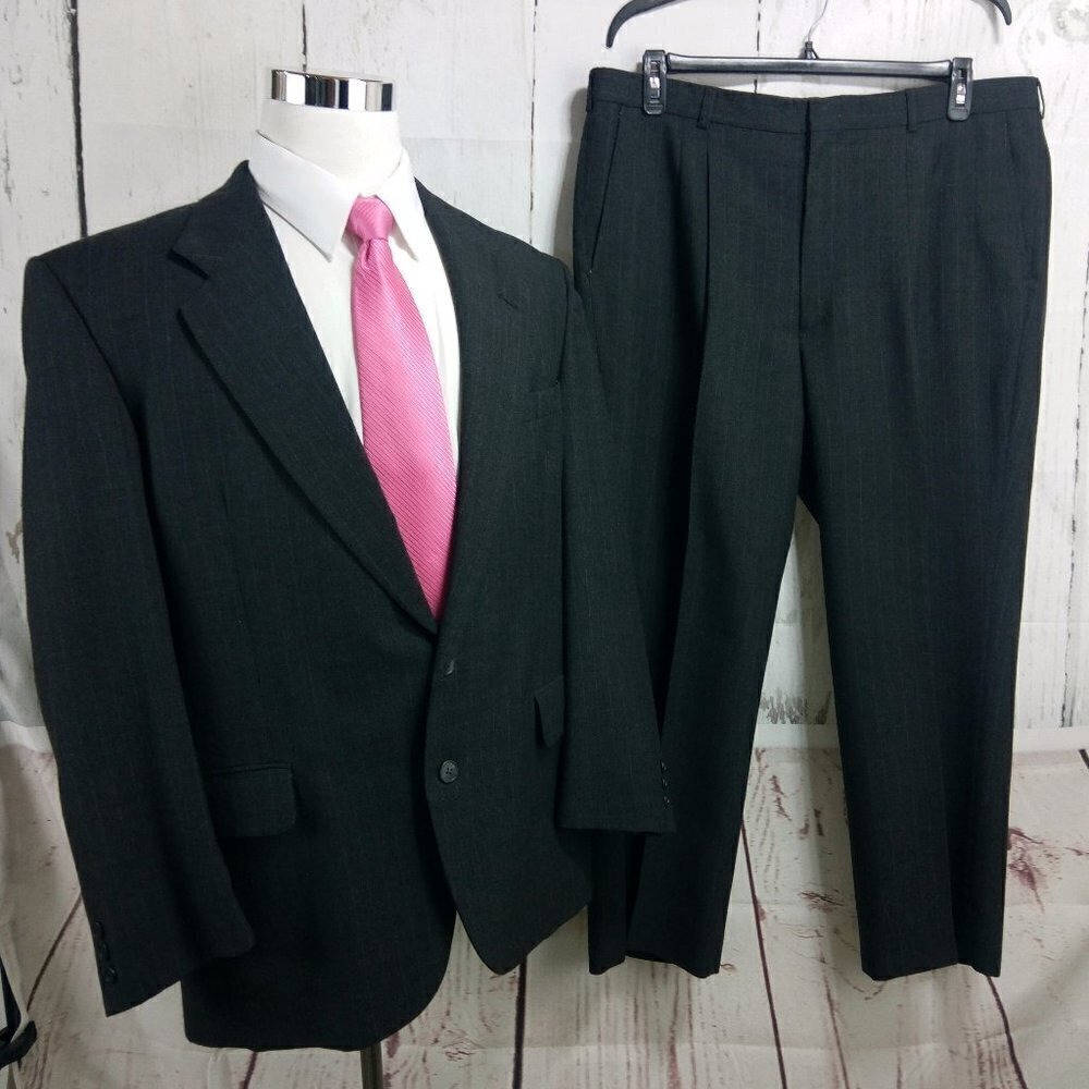 Peter Ravel 44R Dark Gray Striped 2pc Suit